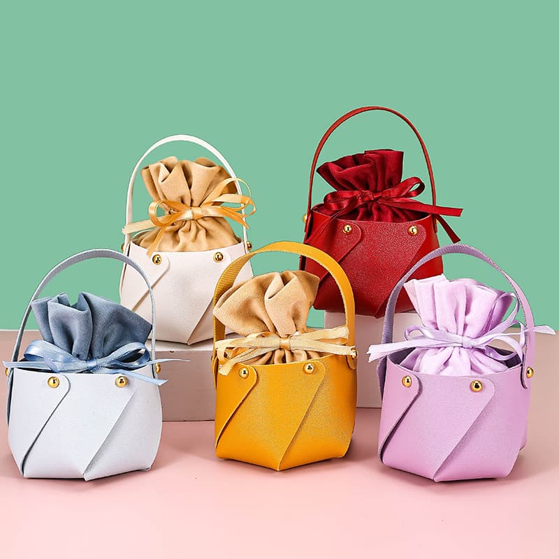 European creative small leather bucket pocket leather wedding candy bag high-end portable leather wedding candy box wedding return gift in stock