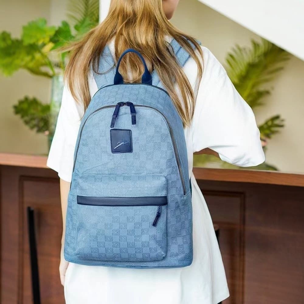 Good-looking checkerboard backpack, large-capacity student schoolbag, fashionable and casual travel backpack