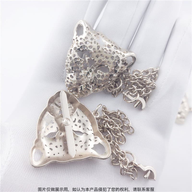Stylish light gold openwork leopard head boots with chain decoration; new women's shoe hardware label; creative DIY accessory.
