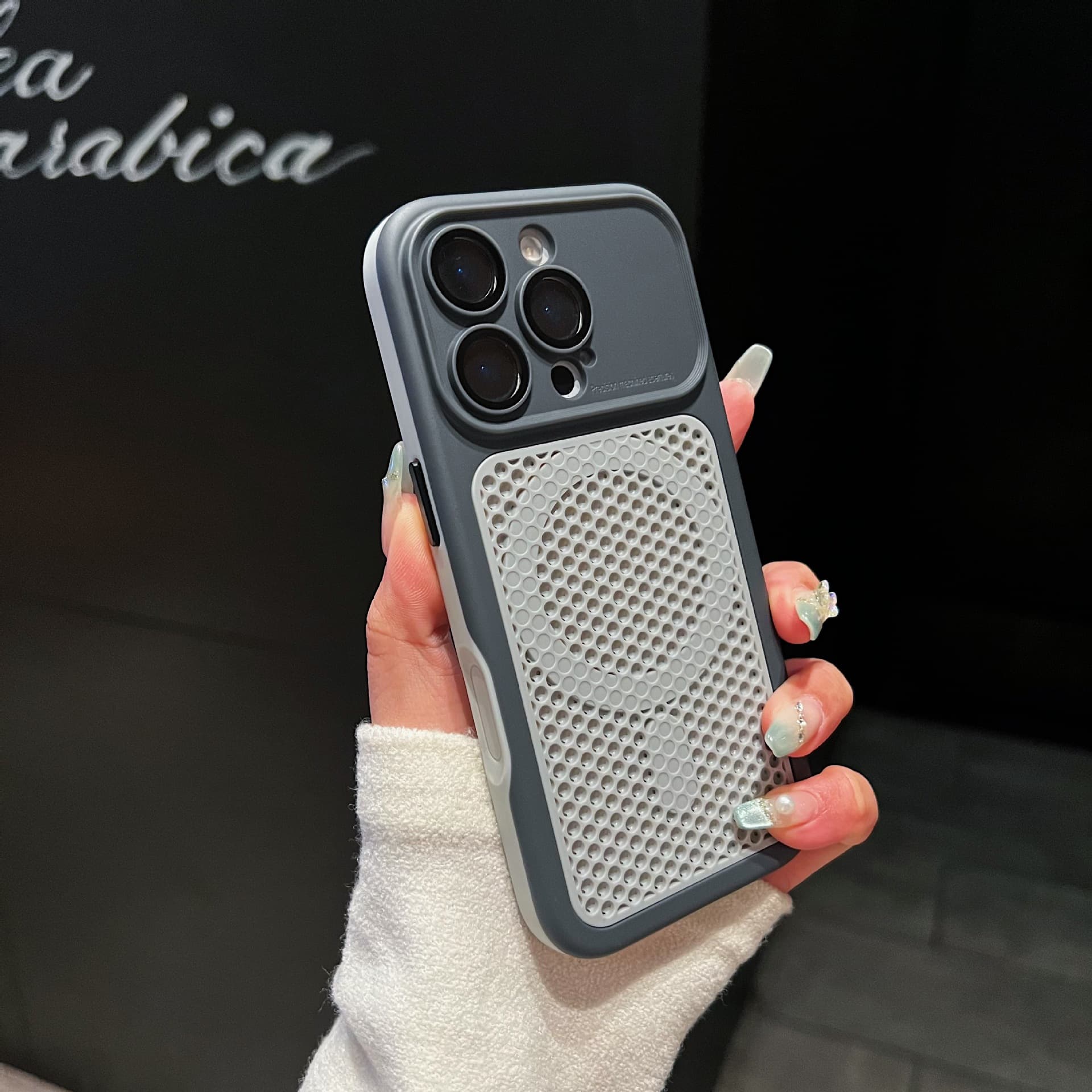 Suitable for Apple iPhone 17 promax mobile phone case, mesh heat dissipation, contrasting color magnetic all-inclusive large window protective cover