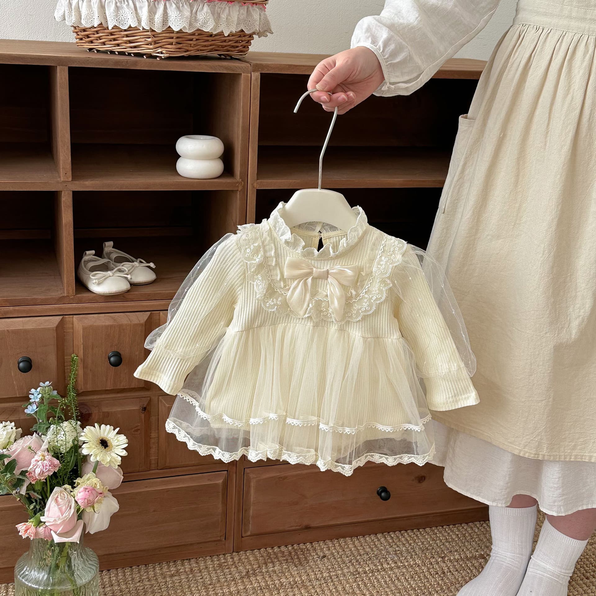 Korean version of spring clothing for baby girls, lace princess dress, baby jumpsuit, 100-day one-year-old dress, skirt