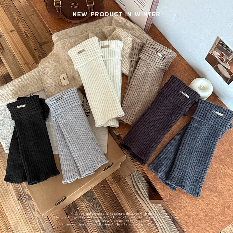 Women's Sock Sleeves for Autumn/Winter, Thickened Warm Gray Leg Sleeves, Japanese-style Girl Stacked Socks, Flipped Deer Fur Metal Logo Long Socks