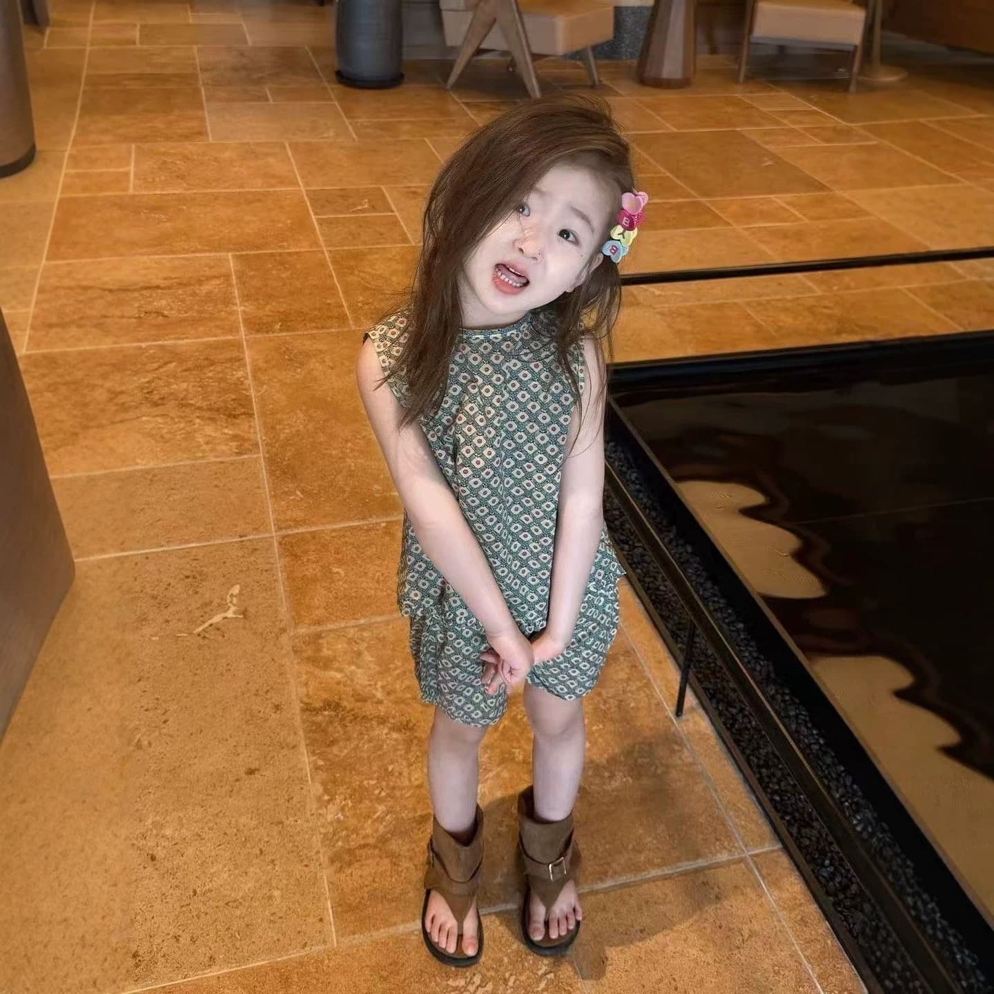 Girls summer suit, thin, huge and good-looking 2026 new children's niche, beautiful printed vest and shorts two-piece set