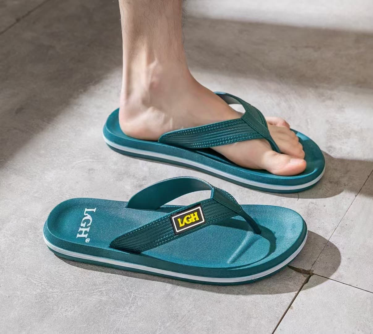 New PVC Home Flip Flops, Casual Fashion Flat Slippers, Men's Thong Sandals Wholesale