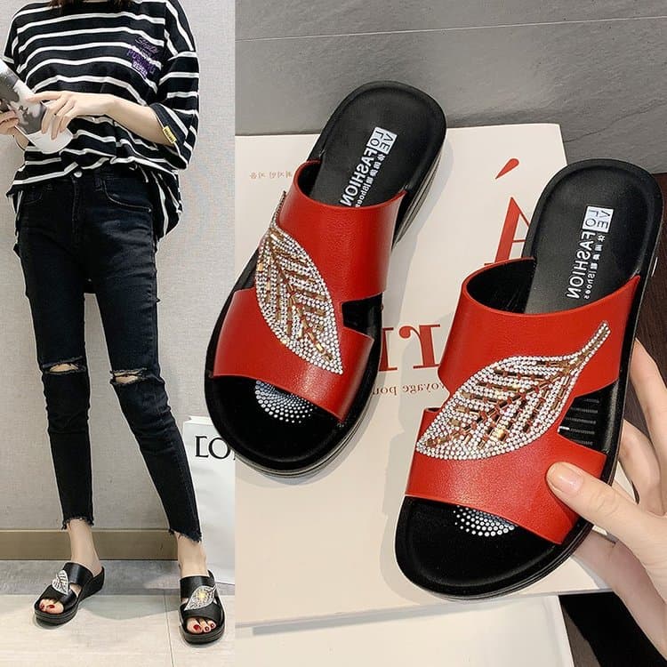 Women's Summer Casual Sandals for Middle-Aged and Elderly, Soft Sole Non-Slip Leather Flat Sandals for Outdoor Wear, Fashionable Women's Slippers