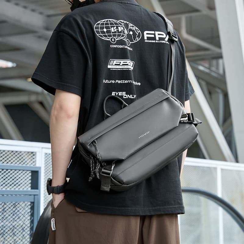 Men's Street Style PVC Crossbody Bag Breathable Wear Resistant Single Shoulder Riding Mailman Sling Bag Multifunctional Backpack