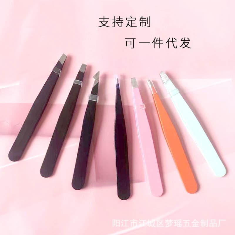 Factory direct stock of stainless steel eyebrow tweezers, eyebrow shaping and beauty tools, false eyelash curlers, logo printing available.