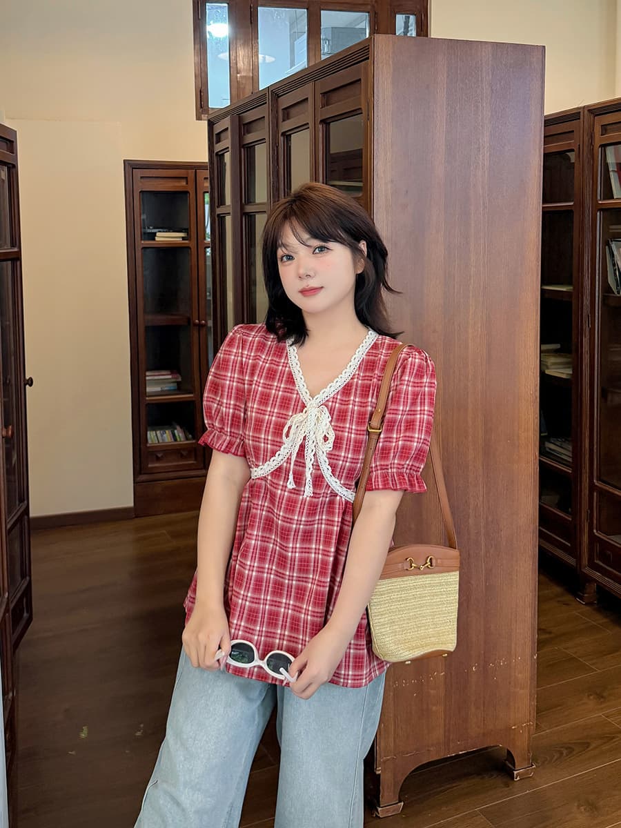Shuangtian 2025 new large size women's summer high-end sense fat mm 200 pounds lace plaid short-sleeved top BK065