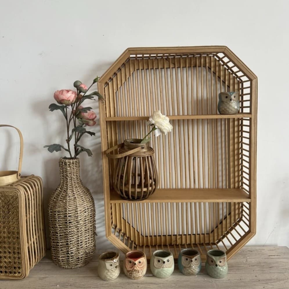 Chinese-style living room, denim-style balcony, Nordic-style storage rack with hooks for miscellaneous items, handmade bamboo crafts