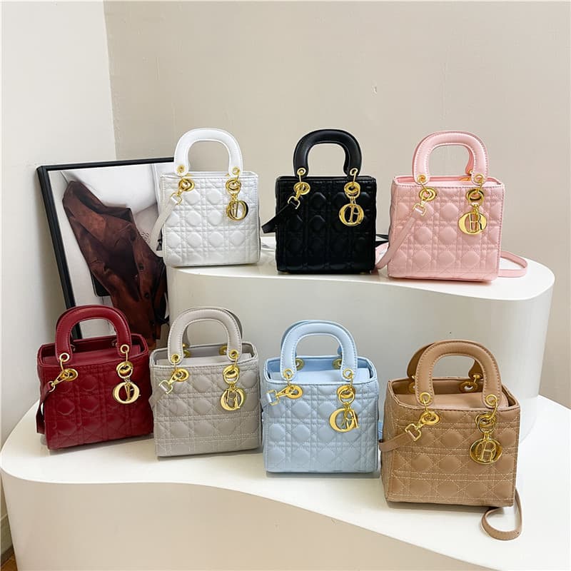Cross-border 2026 New Quilted Shoulder Bag Diamond Pattern Fashion High-end Lady Dior Style Light Luxury Shoulder Crossbody Bag Trendy Handbag