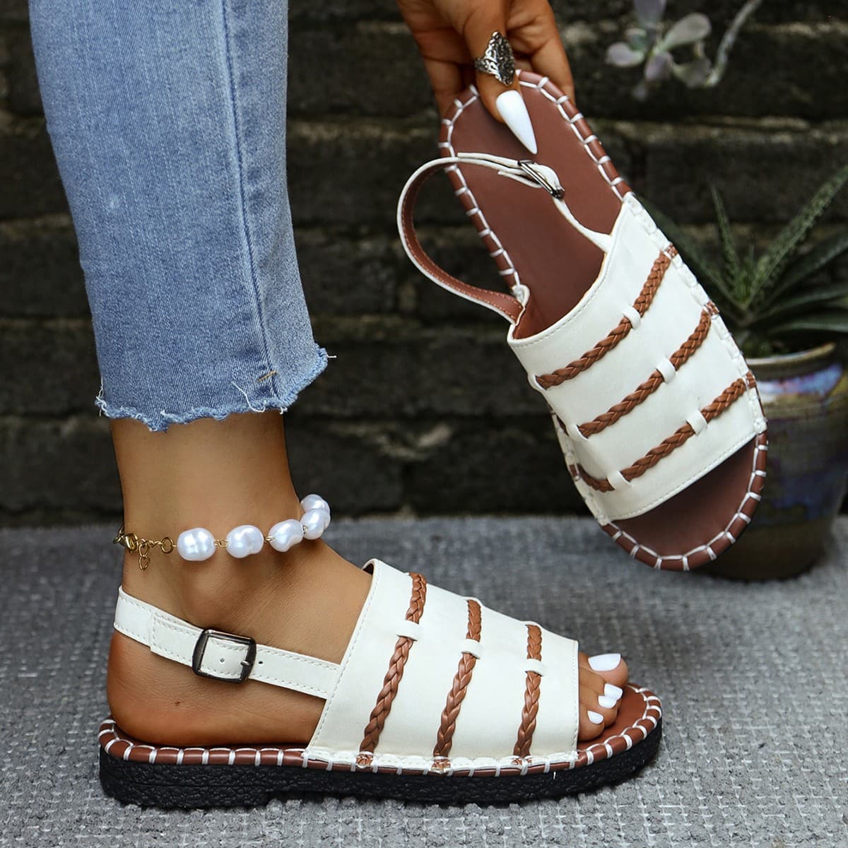 Cross-border Foreign Trade Large Size Sandals for Women New Flat Woven Casual Outdoor Single Buckle Strap Comfortable Women's Sandals Wholesale