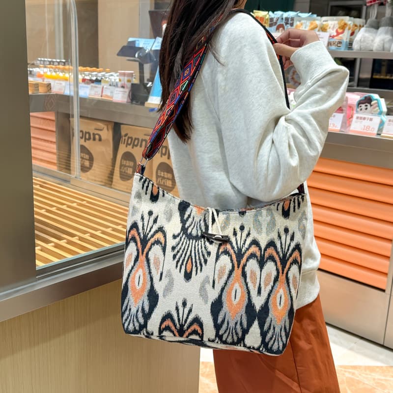 Cross-border E-commerce Bestseller Large Capacity Crossbody Bag Shoulder Bag Student Tutoring Bag Fashion Women's Bag Embroidered Bag Commuter Bag