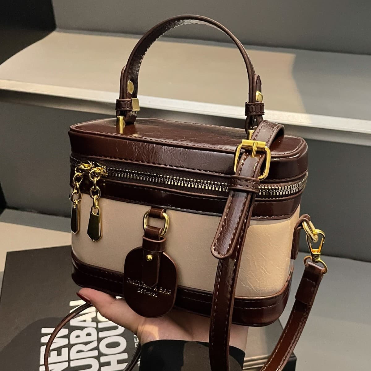 Niche bag women's spring and summer versatile 2025 new retro crossbody bag women's portable box cosmetic bag