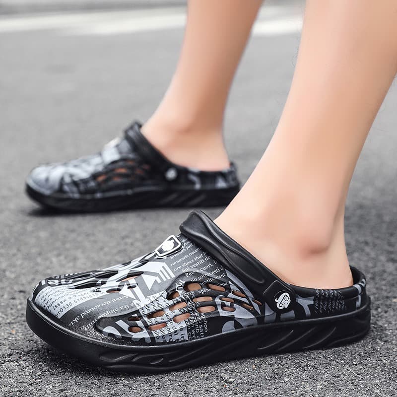 Men's Crocs Large Size Slippers Closed Toe Beach Shoes Outdoor Casual Sandals Fashion Breathable Sandals