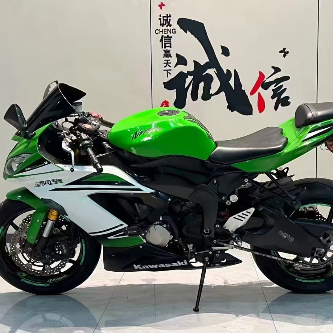 2014 Kawasaki ZX-6R Little Cow Kawasaki Z1000 Big Python N19 Twin Cylinder Water-Cooled 400CC Street Bike Fuel