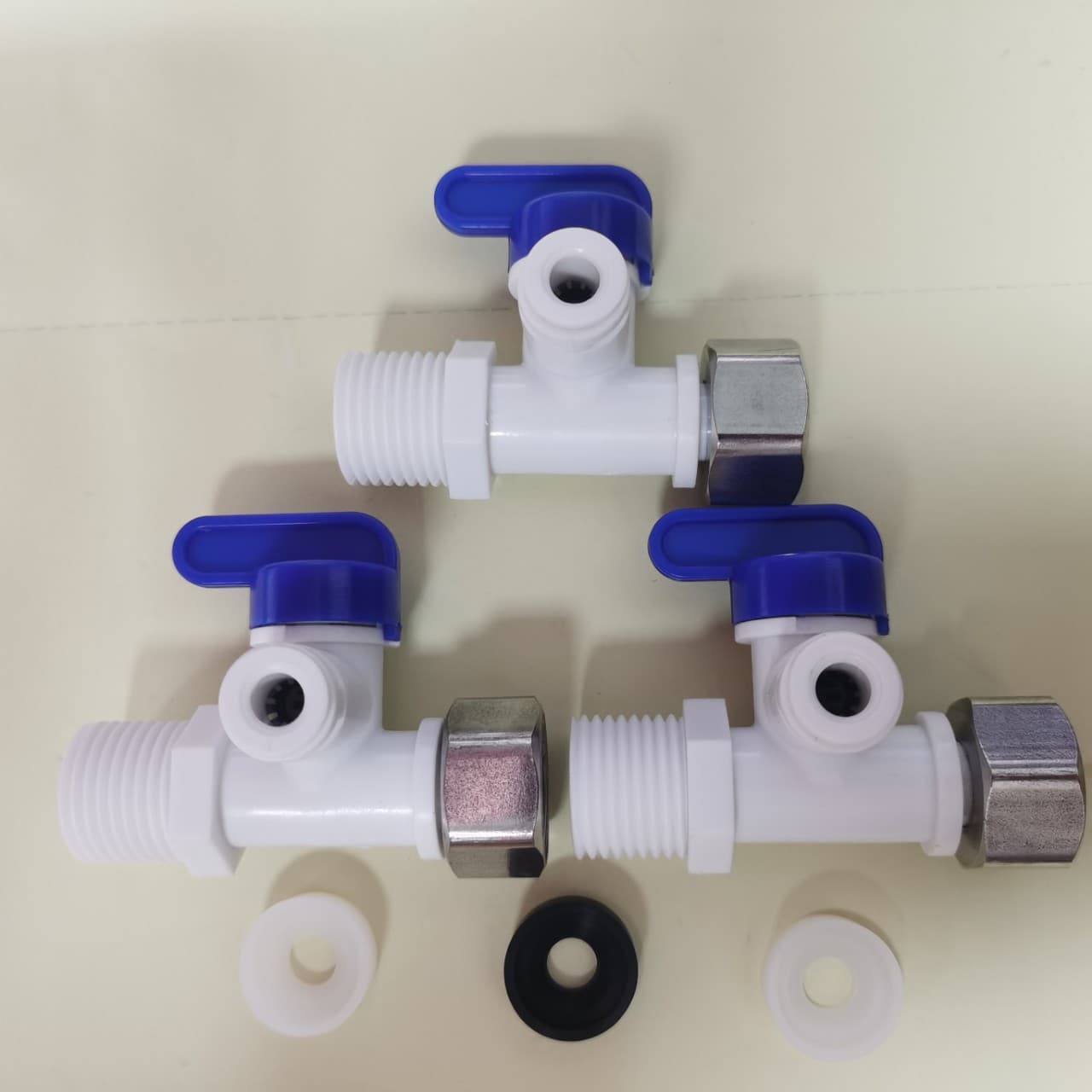 4-minute internal thread to 4-minute external thread 2-minute three-way water purifier connector for connecting to stainless steel quick-connect water purifier faucets.