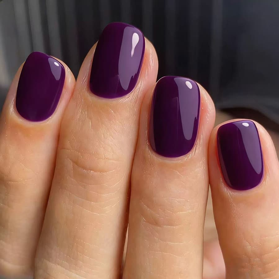 Short Square Glossy Nails, European and American Cross-Border Daily Style, Solid Deep Purple, Whitening Effect, Simple Design, 24 Pieces Wearable Nails