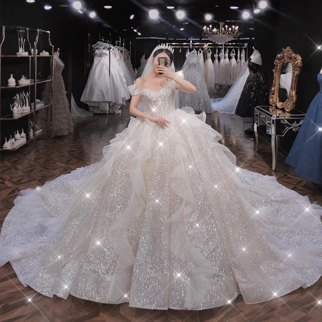 Main wedding dress 2026 summer new bride one-shoulder temperament small trailing forest style dreamy super fairy door veil