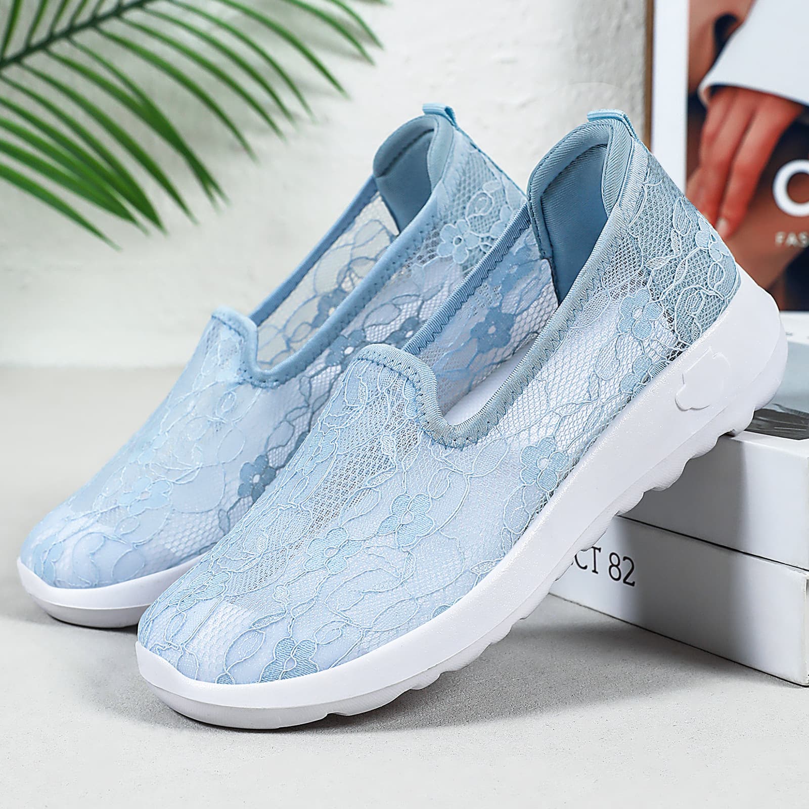 Women's Shoes 2026 Summer New Mesh Walking Shoes Breathable Versatile Casual Shoes Comfortable Flat Mom Shoes Wholesale