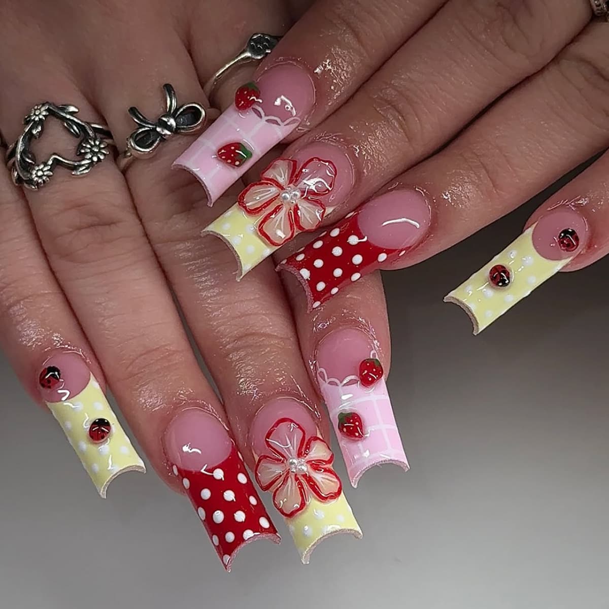 Cross-border medium-length French strawberry spot wearable manicure nails and fake nails 24 pieces
