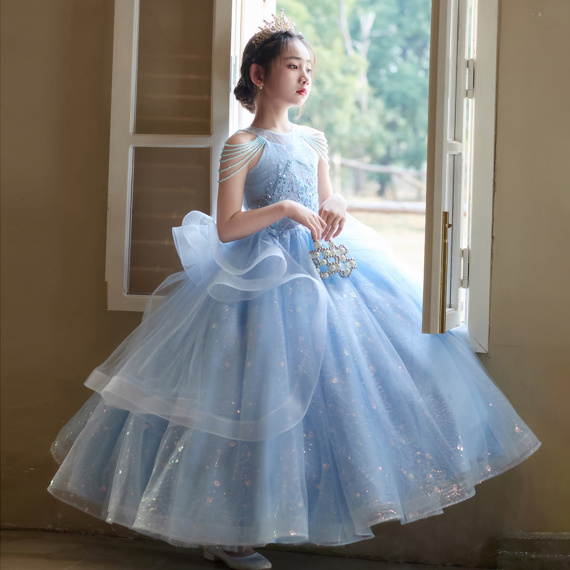 Girls' beautiful evening dress, high-end light luxury niche host princess dress, children's piano performance clothing, spring