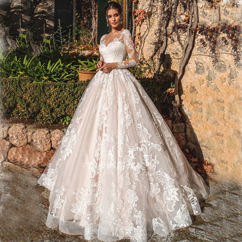 French-Style Long-Sleeve Off-Shoulder 2026 New Wedding Dress, Ultra-Fairy Forest Style, Slim-Fitting, Simple, Luxurious, with a Train for Women