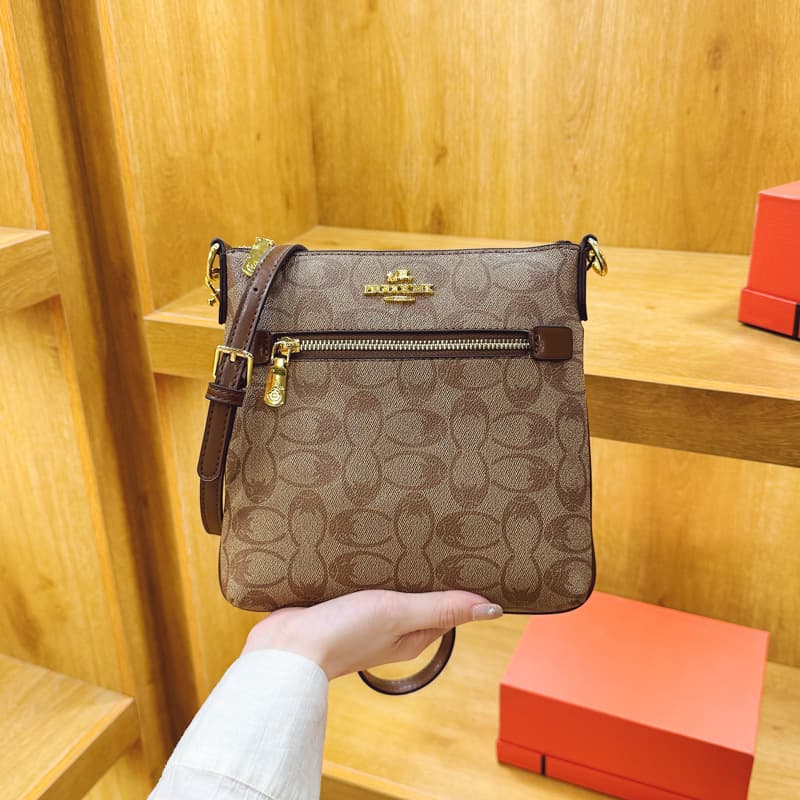 Coach-style Premium Light Luxury Mailman Bag Women's 2026 New Texture Retro European American Fashion Shoulder Versatile Crossbody Bag