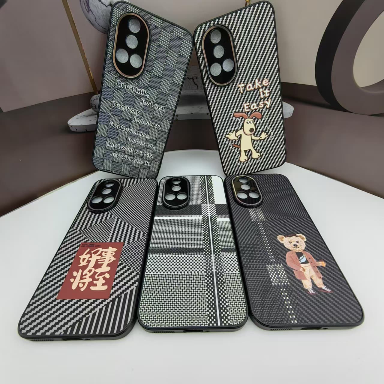 Suitable for four-corner anti-drop trendy brand case for Apple iPhone 15 Pro Max, cartoon fine-hole contrasting color case for iPhone 16