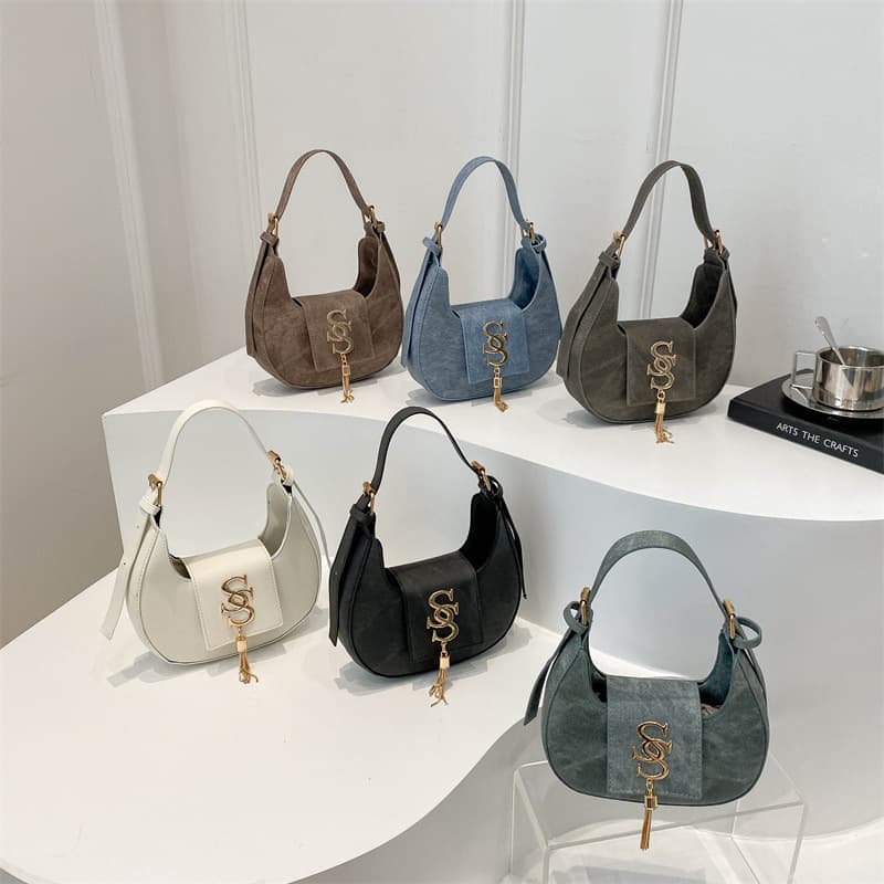 2024 Summer Simple Trendy Hardware Letter New Aesthetic Personality Fashion Handbag Underarm Crescent Women's Bag