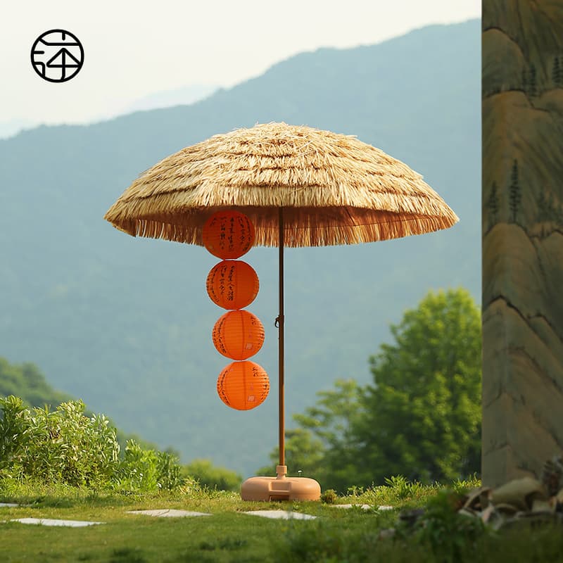 Trending Outdoor Shade Umbrella, Simulated Straw Umbrella, Thatch Umbrella, Beach Umbrella, Patio Sun Umbrella, Scenic Area