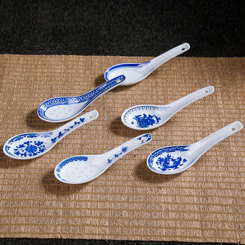 Jingdezhen blue and white small soup spoon, ceramic dessert spoon for sweet soup balls, underglaze colored household soup spoon and tableware accessories