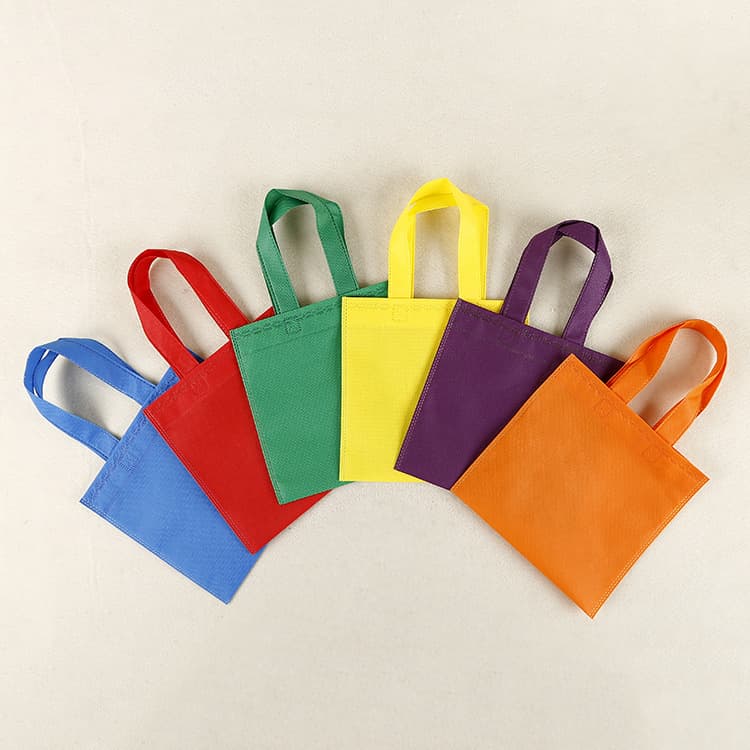 Color-themed Non-Woven Hand Shopping Bag for Gift Packaging and Candy, Cross-Border Spot Stock